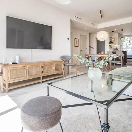 Sungardens Penthouse Apartment *