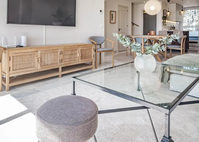 Апартаменти Sungardens Penthouse